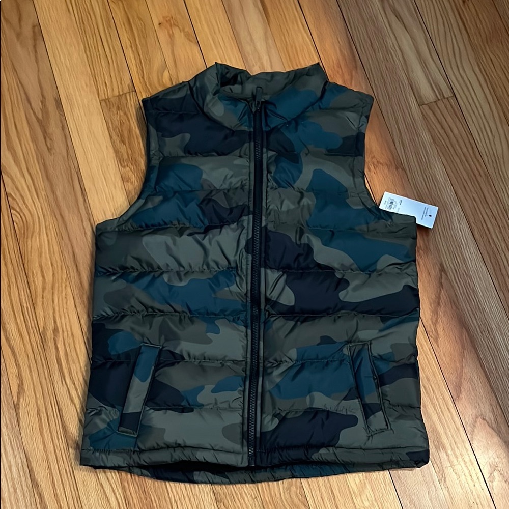 Green Camouflage Puffer Vest with Quilted Insulation